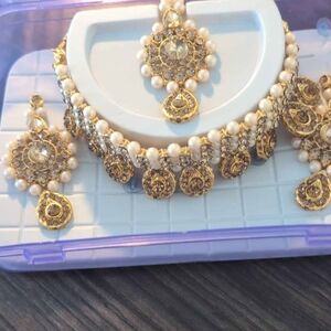 Elegant Gold and Silver Necklace Set